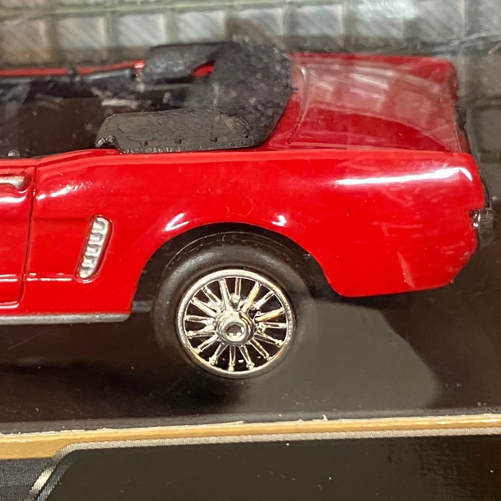Motor Max Diecast Model Car - Picture 3 of 5